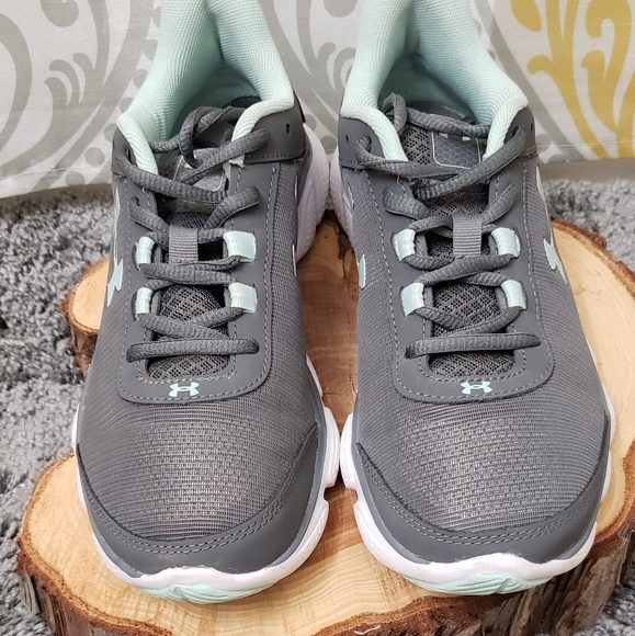 💞Women's Under Armour T-Shoes💞 - Picture 2 of 6